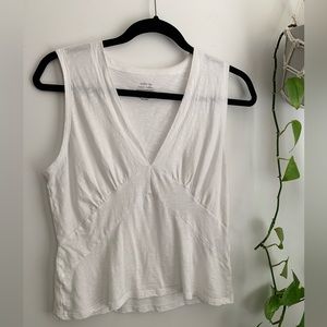 3 for $20 ☀️White Plunge V Neck Sleeveless Top - Banana Republic - Size Small